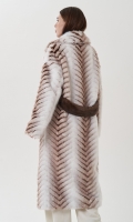 Миниатюра фотографии Женское пальто из эко меха