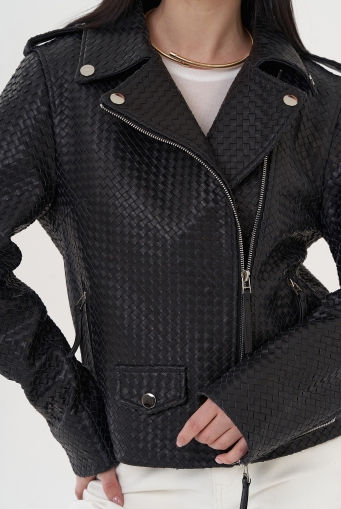 Миниатюра фотографии Куртка из натуральной кожи с плетением