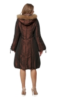 Миниатюра фотографии Пуховик женский из текстиля с капюшоном, отделка енот
