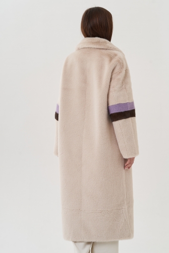 Миниатюра фотографии Женское пальто из эко меха 