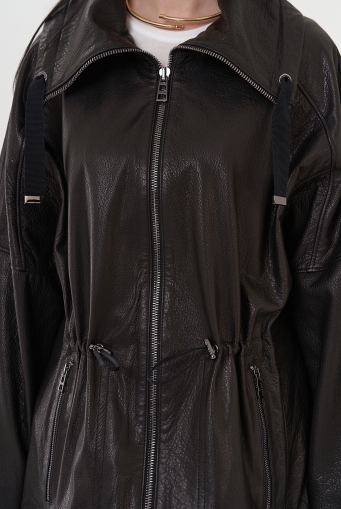 Миниатюра фотографии Кожаная куртка оверсайз черного цвета