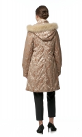 Миниатюра фотографии Пуховик женский из текстиля с капюшоном, отделка песец