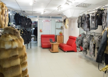 Магазин Меха мира, салон верхней одежды и головных уборов, где можно купить Плащи в Новосибирске