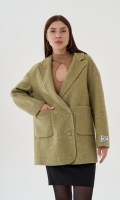 Миниатюра фотографии Укороченное двубортное пальто в зеленом цвете