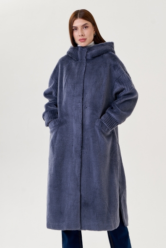 Миниатюра фотографии Женское пальто из искуссвенного меха с капюшоном 