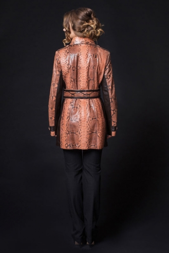 Миниатюра фотографии Женское кожаное пальто из натуральной кожи питона с воротником