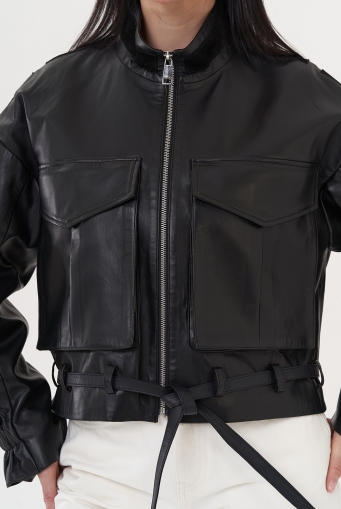 Миниатюра фотографии Куртка "бомбер" из натуральной кожи с накладными карманами