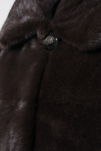 Миниатюра фотографии Норковая шуба с капюшоном цвета уголь