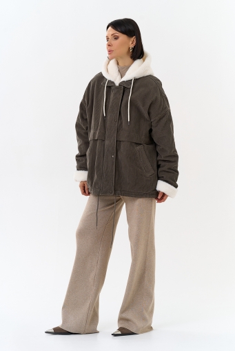 Миниатюра фотографии Женская утепленная куртка с отделкой из эко меха