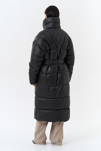 Миниатюра фотографии Женский пуховик с воротником стойкой