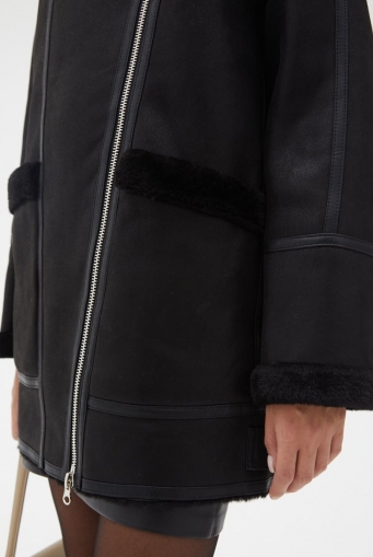 Миниатюра фотографии Женская удлиненная дубленка из эко кожи