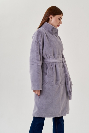Миниатюра фотографии Женское пальто из искусственного меха 