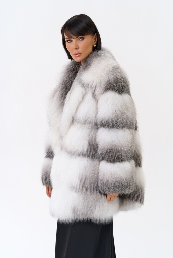 Миниатюра фотографии Шуба из белой лисы