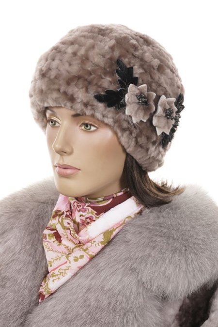 Купить Шапка женская из мутона в каталоге