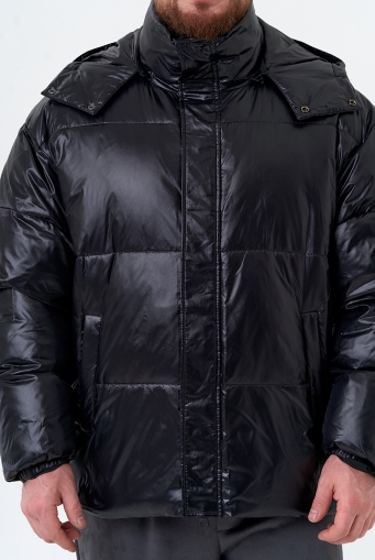 Миниатюра фотографии Мужской пуховик черного цвета с капюшоном
