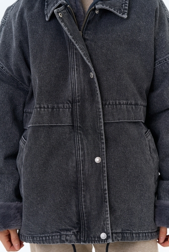 Миниатюра фотографии Женская утепленная джинсовая куртка с отделкой из эко меха