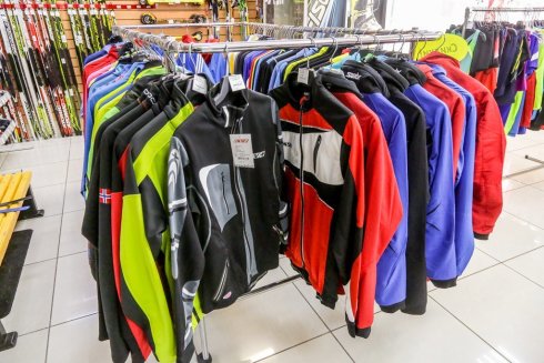 Спортивных костюмов