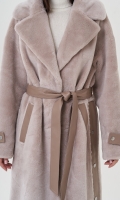 Миниатюра фотографии Длинное женское пальто из натуральной шерсти 