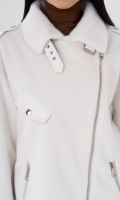 Миниатюра фотографии Женское пальто "косуха" в белом цвете