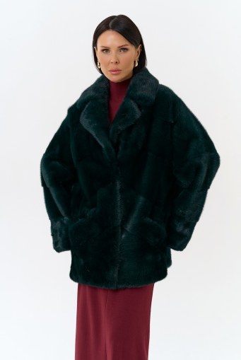 Миниатюра фотографии Шуба из меха норки с английским воротником в зеленом цвете