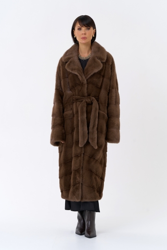 Миниатюра фотографии Длинная шуба с английским воротником