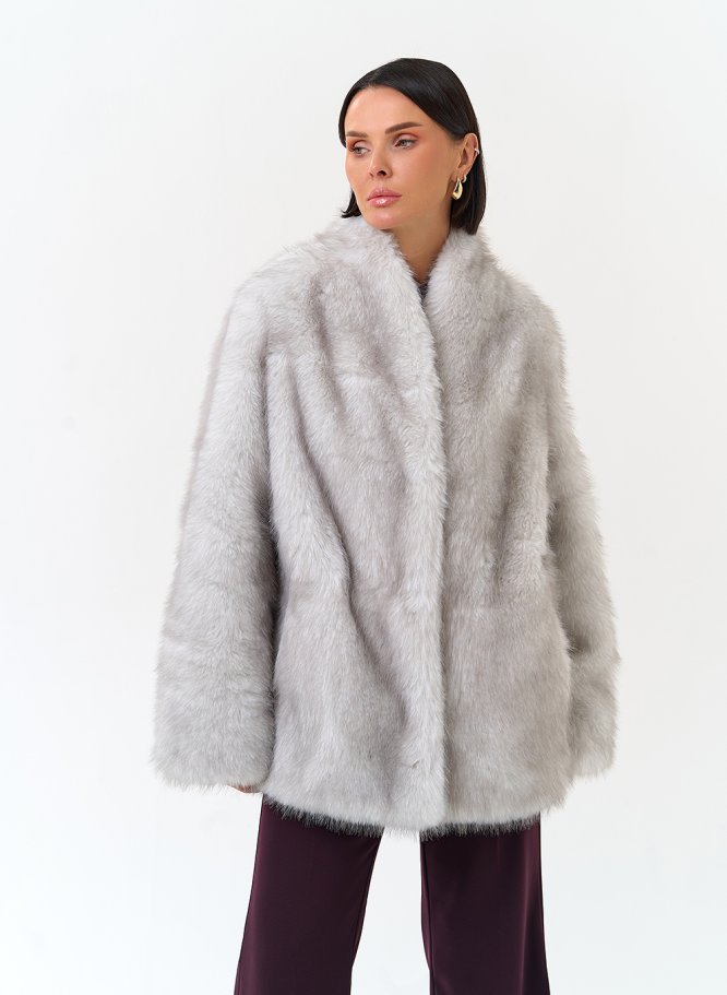 Миниатюра фотографии Женская шуба из эко меха