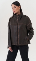 Миниатюра фотографии Кожаная куртка коричневого цвета