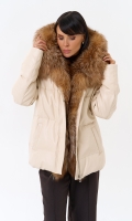 Миниатюра фотографии Женский пуховик из эко кожи с отделкой из натуральной лисы
