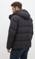 Миниатюра фотографии Мужской пуховик черного цвета 