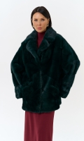 Миниатюра фотографии Шуба из меха норки с английским воротником в зеленом цвете