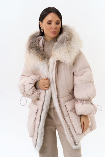 Миниатюра фотографии Женский пуховик с капюшоном из меха лисы