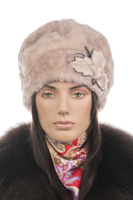 Купить Шапка женская из мутона в каталоге