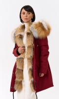 Миниатюра фотографии Женская парка с капюшоном из меха рыжей лисы