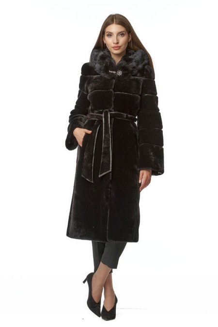 Купить Шуба из мутона с капюшоном, отделка норка в каталоге