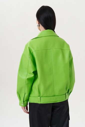 Миниатюра фотографии Куртка из эко кожи зеленого цвета