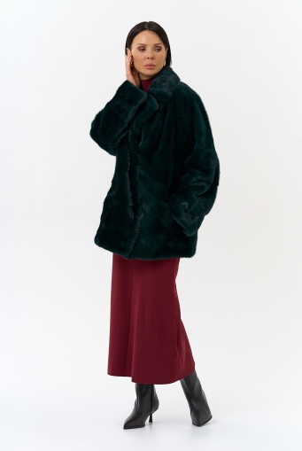 Миниатюра фотографии Шуба из меха норки с английским воротником в зеленом цвете