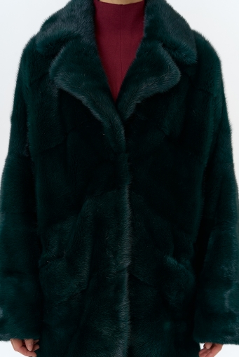 Миниатюра фотографии Шуба из меха норки с английским воротником в зеленом цвете