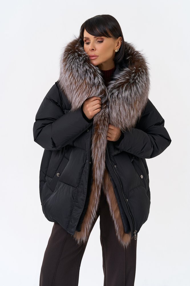 Миниатюра фотографии Женский пуховик с отделкой из меха блюфрост
