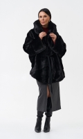 Миниатюра фотографии Шуба с капюшоном и норки