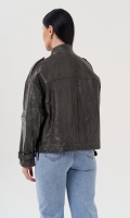 Миниатюра фотографии Куртка - рубашка из кожи серого цвета