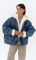 Миниатюра фотографии Женская утепленная джинсовая куртка с отделкой из эко меха