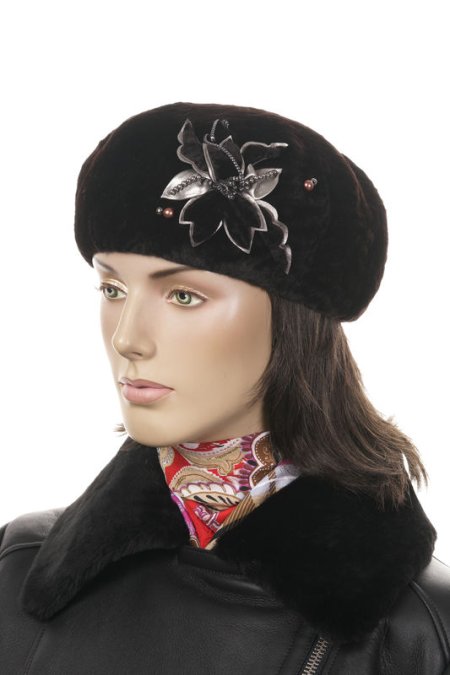 Купить Шапка женская из мутона в каталоге