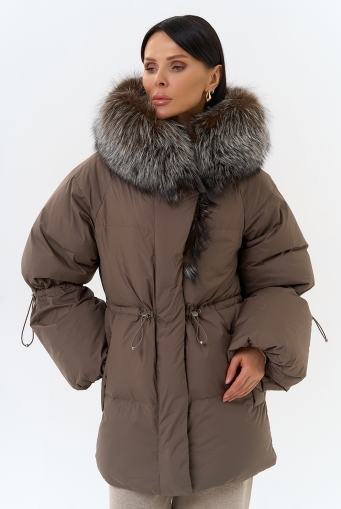 Миниатюра фотографии Женский пуховик с капюшоном из меха чернобурки