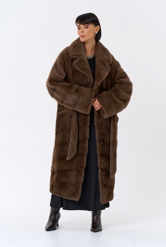 Миниатюра фотографии Длинная шуба с английским воротником