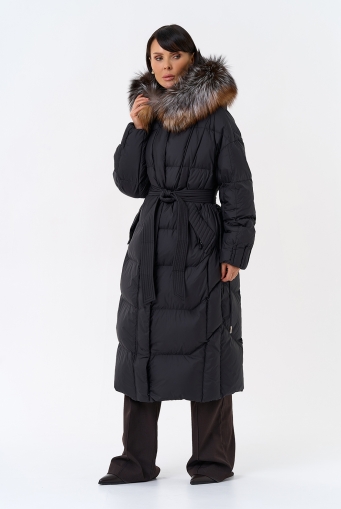 Миниатюра фотографии Женский пуховик с отделкой из меха блюфрост