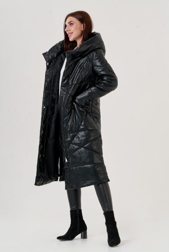 Миниатюра фотографии Черный длинный пуховик из эко кожи