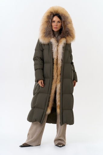 Миниатюра фотографии Женский длинный пуховик с отделкой из меха лисы
