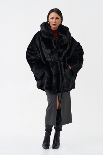 Миниатюра фотографии Шуба с капюшоном и норки