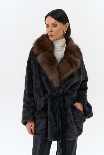 Миниатюра фотографии Шуба из меха норки с воротником из меха лисы