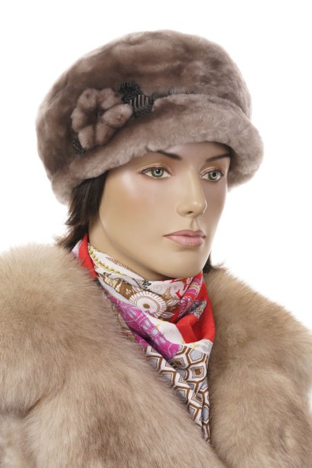 Купить Шапка женская из мутона в каталоге